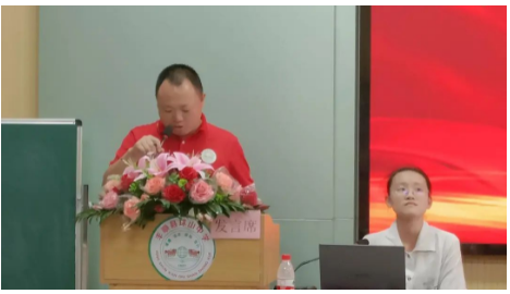 清华大学学生来到丰顺一中学