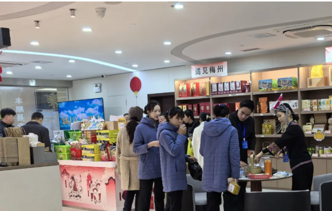 客来是家人——好物进省城!丰顺特色产品亮相省政府大院,尽显客潮魅力与振兴成效