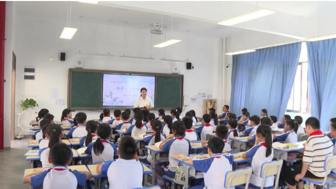 梅州市优秀教育工作者罗俊薇:三尺讲台践初心 潜心育人担使命