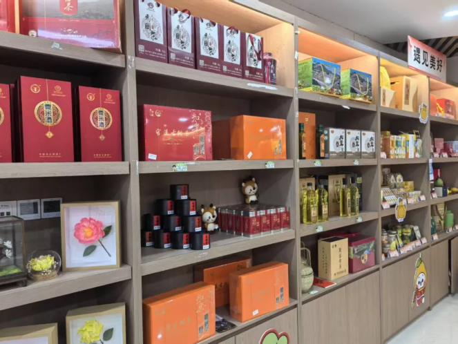 客来是家人——好物进省城!丰顺特色产品亮相省政府大院,尽显客潮魅力与振兴成效