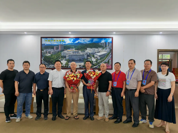 丰顺中学2位老师退休,校长出席欢送会