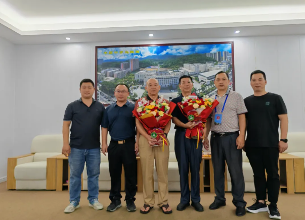 丰顺中学2位老师退休,校长出席欢送会